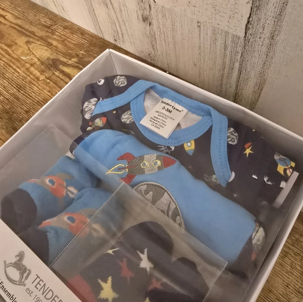 New Tendertime Baby Boys Blue Rocket 4-Piece Gift Set Size 0-3 Months